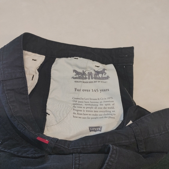 Levi Strauss and Co cargo shorts 29" waist - Picture 2 of 4
